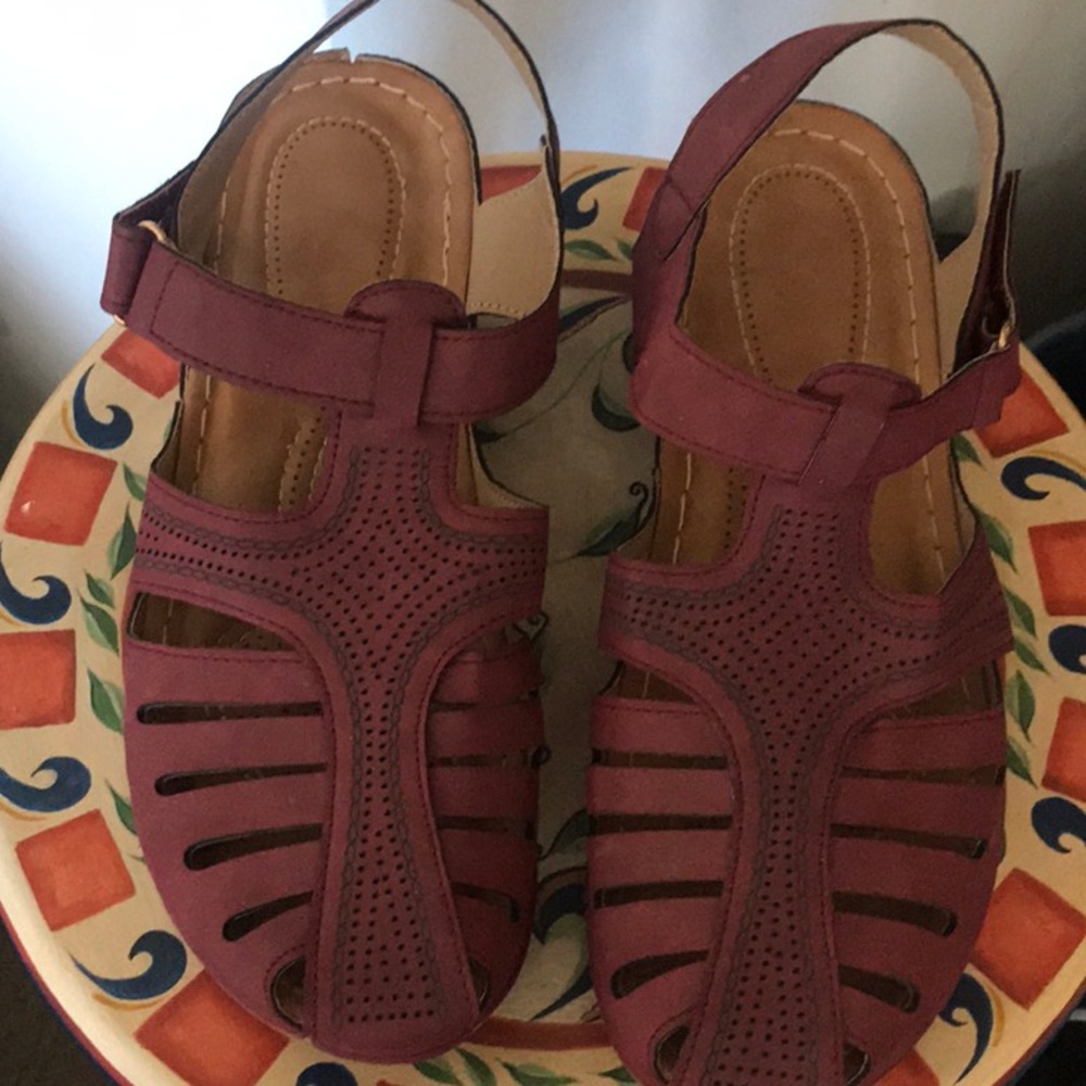 Another pair of T Strap sling backs. Size 9